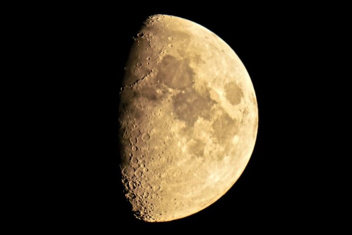 Månen fotografert med NOVAs William Optics FLT 132 refraktor