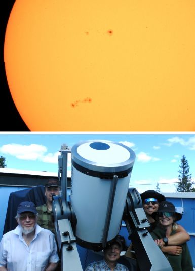 Bilde av Solen tatt med hvittlysfilter, samt de fem deltakerne på solobservasjonene.